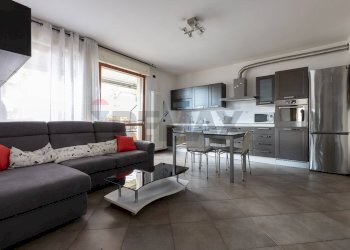 Sala da pranzo - Appartamento Via Aosta
 
9, Gallarate - foto 14
