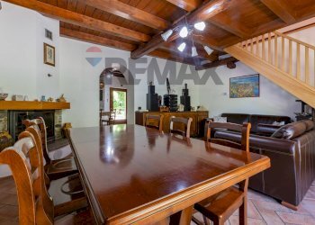 Sala da pranzo - Villa via Pandorè, Montegrino Valtravaglia - photo 5