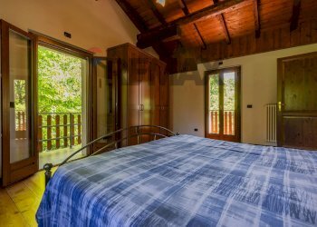 Camera / camera da letto - Villa via Pandorè, Montegrino Valtravaglia - photo 17