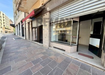 Edificio all\'aperto - Locale Commerciale Via del Gelso
 
40, Udine - foto 9