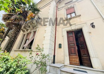 Edificio all\'aperto - Semi-detached house corso italia
 
22, Castelmauro - photo 3