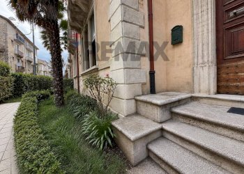 Edificio all\'aperto - Semi-detached house corso italia
 
22, Castelmauro - photo 5