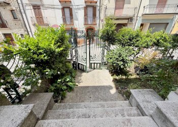 Edificio all\'aperto - Semi-detached house corso italia
 
22, Castelmauro - photo 6