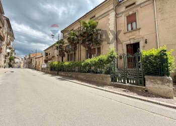 Edificio all\'aperto - Semi-detached house corso italia
 
22, Castelmauro - photo 7