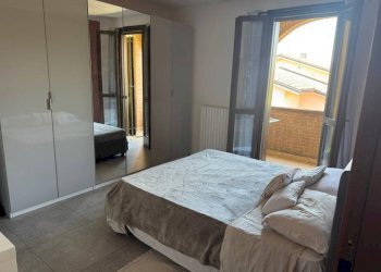 Camera da letto - Three-room apartment via Barberi, Novi di Modena - photo 8