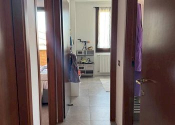 Corridoio - Three-room apartment via Barberi, Novi di Modena - photo 12