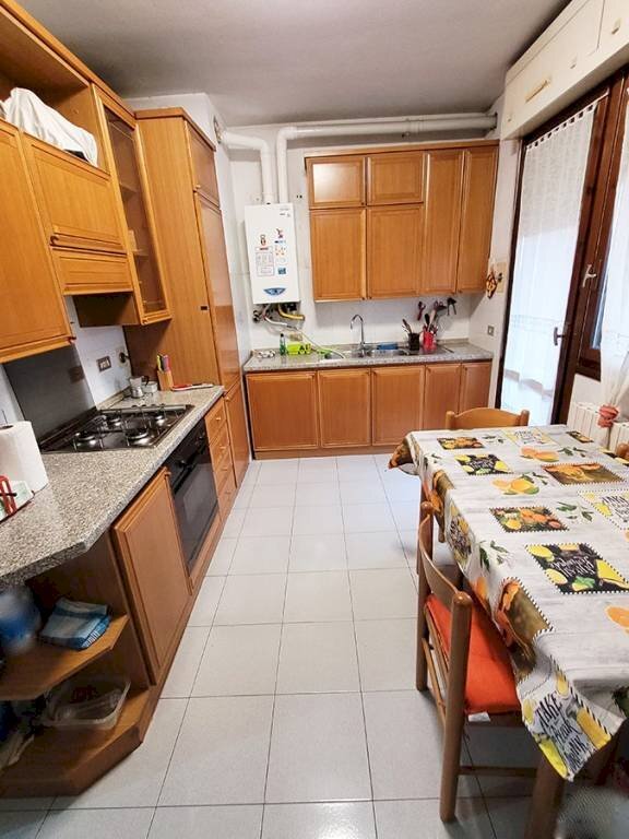 Cucina - Quadrilocale via Martiri di Monte Sole, 9, Bologna (zona Bolognina) - foto 1