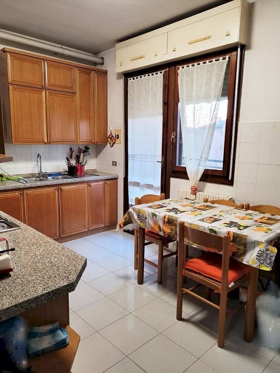 Cucina - Quadrilocale via Martiri di Monte Sole, 9, Bologna (zona Bolognina) - foto 2