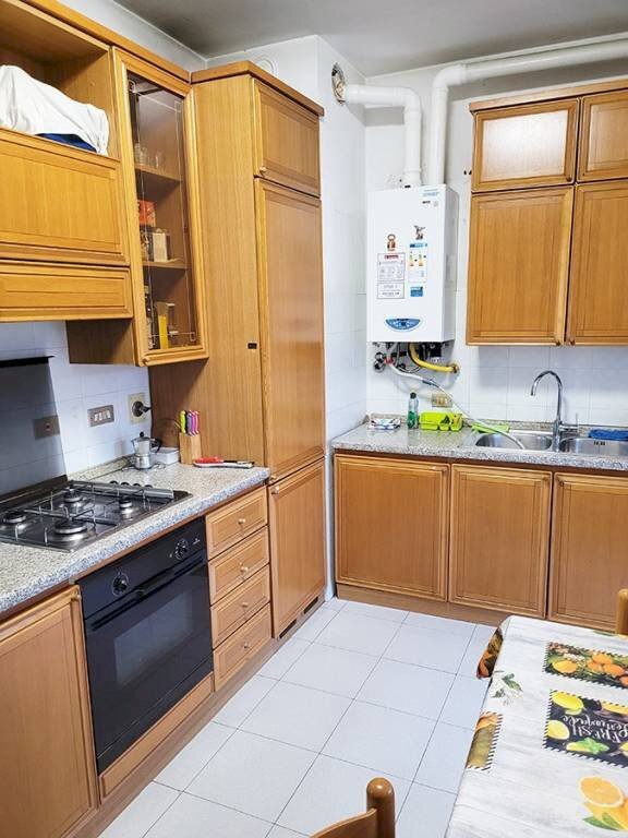 Cucina - Quadrilocale via Martiri di Monte Sole, 9, Bologna (zona Bolognina) - foto 3