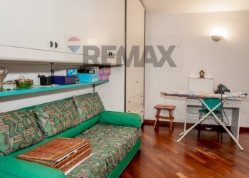 Stanza ospiti e lavanderia - villa principale P2 - Villa VIA KENNEDY
 
33, Marano Marchesato - foto 28