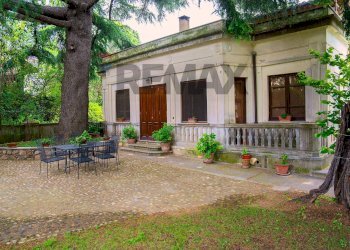 Facciata esterna giardino - Villa VIA KENNEDY
 
33, Marano Marchesato - foto 31