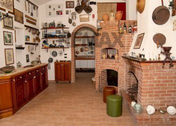 Camera con forno a legna -Depandance - Villa VIA KENNEDY
 
33, Marano Marchesato - foto 37
