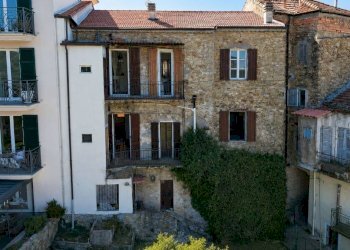 Facciata - Casa indipendente via Miranda, 4, Seborga - foto 24