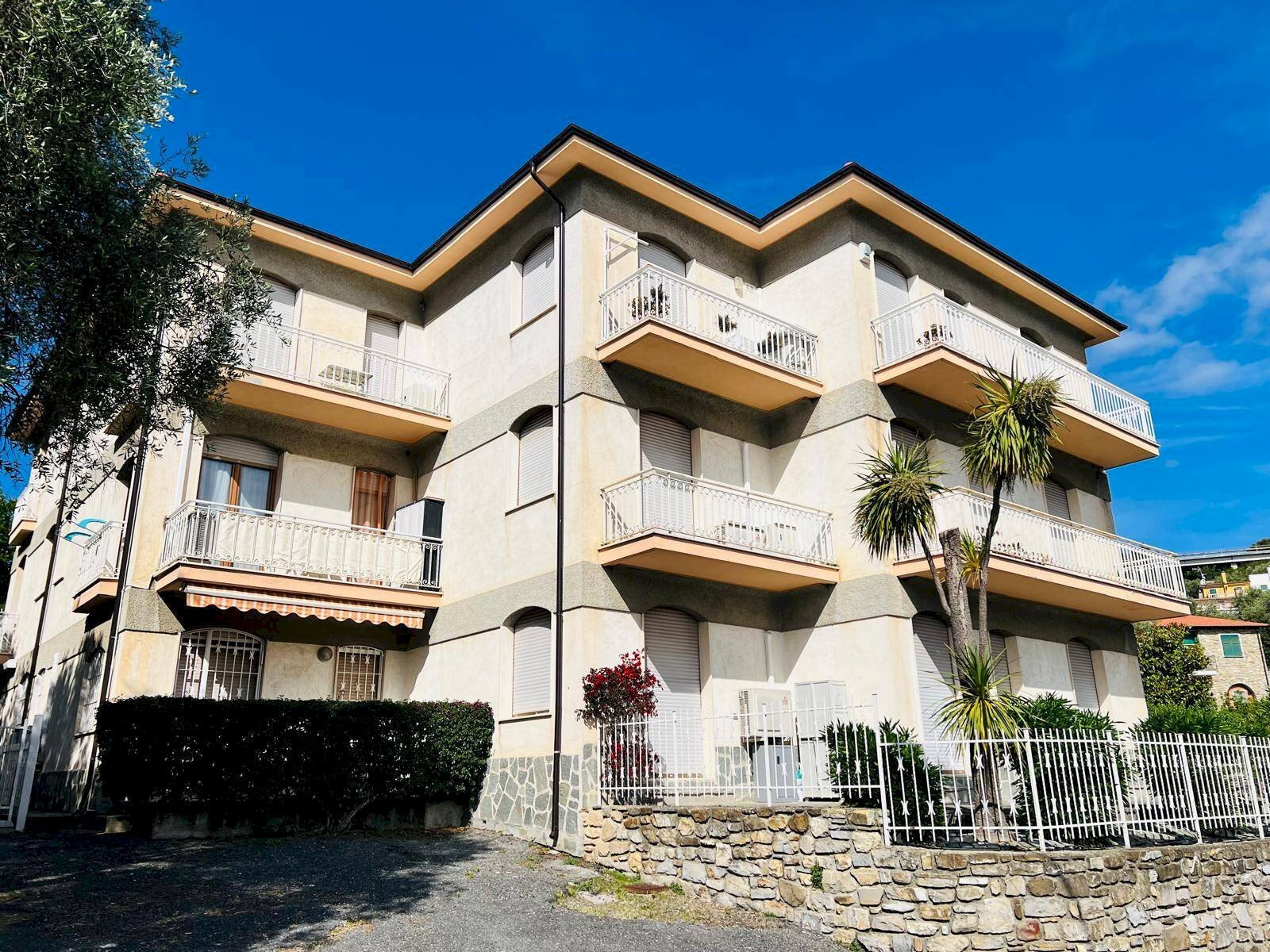Foto 1 - Trilocale Via Mazzini
 
11, San Bartolomeo al Mare - foto 1