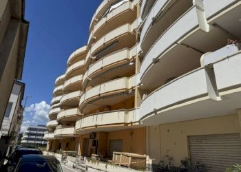 Foto 1 - Bilocale VIA CORTINA
 
C13, Alba Adriatica - foto 1