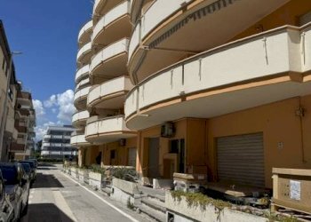 Foto 2 - Bilocale VIA CORTINA
 
C13, Alba Adriatica - foto 2