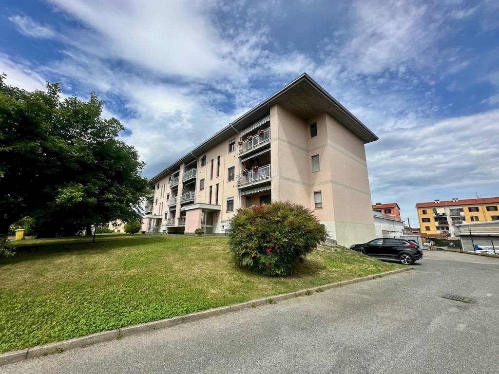 Facciata - Quadrilocale vicolo Borello, 10, Vigliano Biellese - foto 3