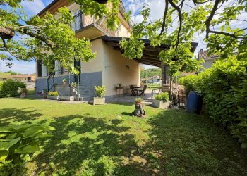 FACCIATA - Casa indipendente FRAZIONE SAN GIULIO
 
120, San Damiano d'Asti - foto 4