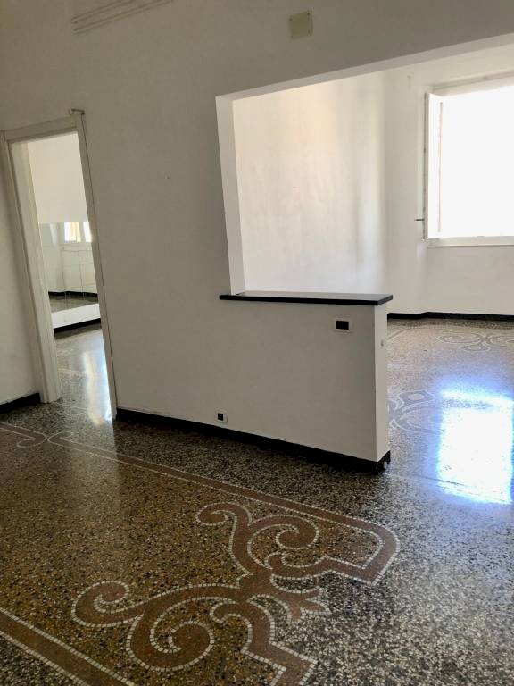 Salone - Appartamento via Aldo Acquarone, 28, Genova (zona Castelletto) - foto 3