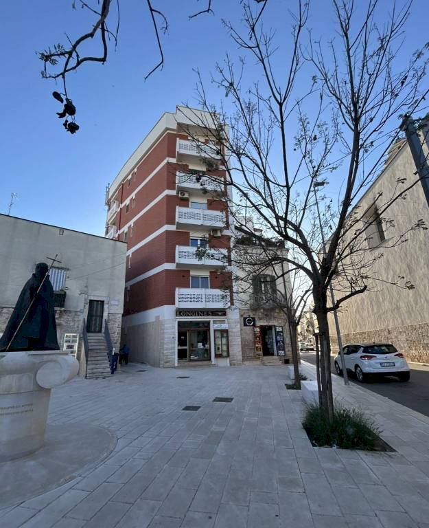Facciata - Three-room apartment via Biagio Azzone, 2/a, Sannicandro di Bari - photo 1