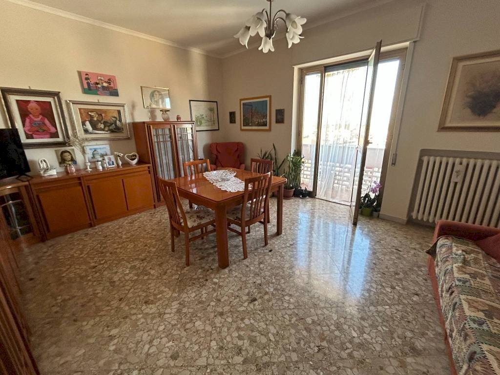 Salone - Three-room apartment via Biagio Azzone, 2/a, Sannicandro di Bari - photo 2