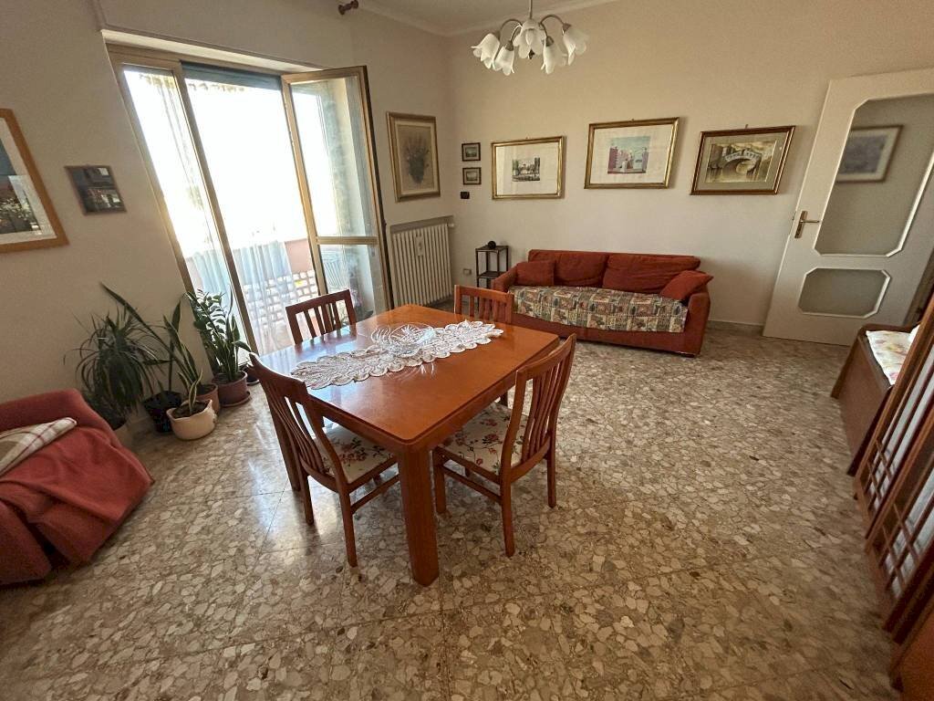 Salone - Three-room apartment via Biagio Azzone, 2/a, Sannicandro di Bari - photo 3