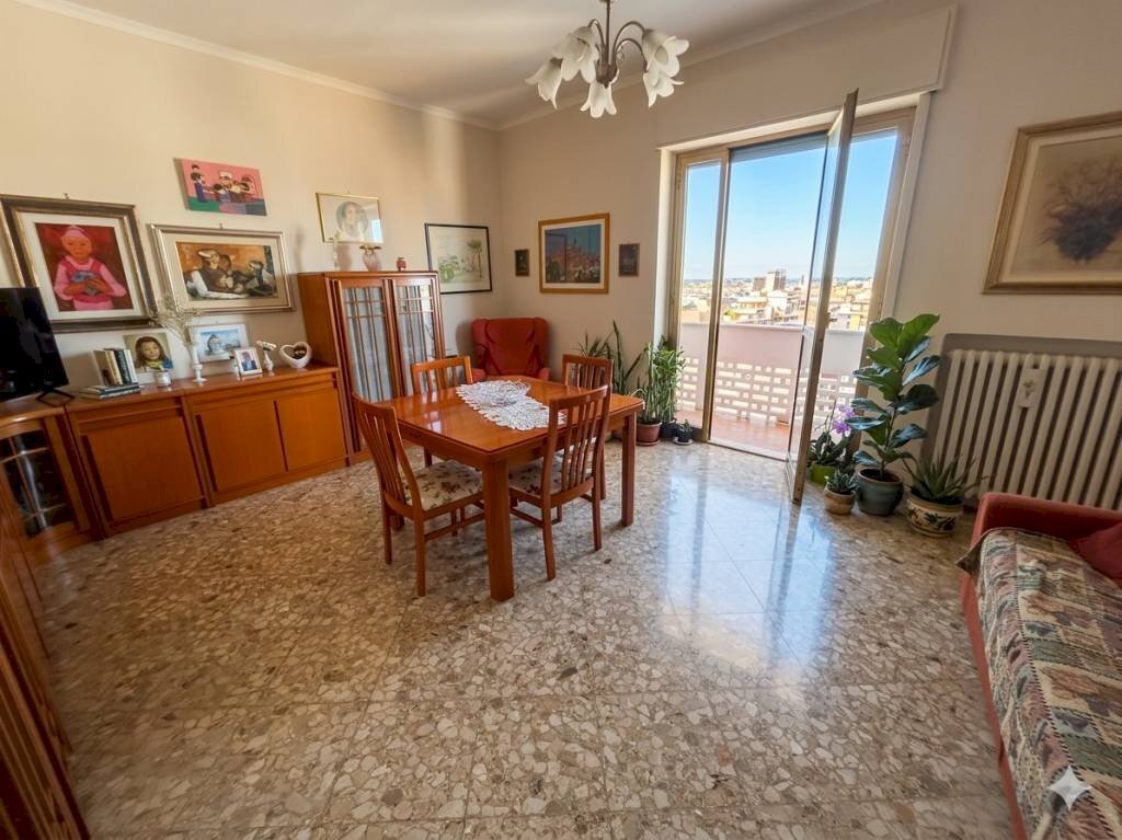 Salone - Three-room apartment via Biagio Azzone, 2/a, Sannicandro di Bari - photo 3