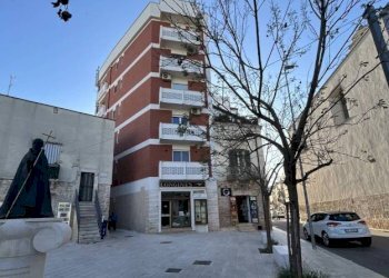 Facciata - Three-room apartment via Biagio Azzone, 2/a, Sannicandro di Bari - photo 1
