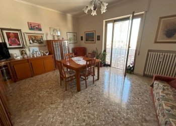 Salone - Three-room apartment via Biagio Azzone, 2/a, Sannicandro di Bari - photo 2