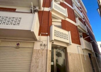 Facciata - Three-room apartment via Biagio Azzone, 2/a, Sannicandro di Bari - photo 15
