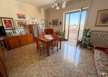 Salone - Three-room apartment via Biagio Azzone, 2/a, Sannicandro di Bari - photo 3