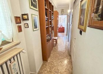 Corridoio - Three-room apartment via Biagio Azzone, 2/a, Sannicandro di Bari - photo 8