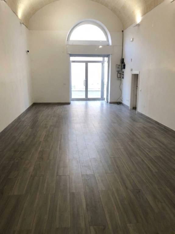 Interno non residenziale - Negozio via Domenico Acclavio, 51, Taranto - foto 2