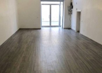 Interno non residenziale - Negozio via Domenico Acclavio, 51, Taranto - foto 2