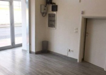 Interno non residenziale - Negozio via Domenico Acclavio, 51, Taranto - foto 3