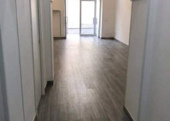 Corridoio - Negozio via Domenico Acclavio, 51, Taranto - foto 6