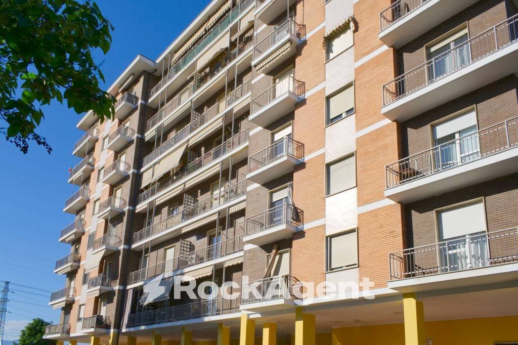 Facciata - Bilocale via G. Amati, 115, Venaria Reale - foto 2