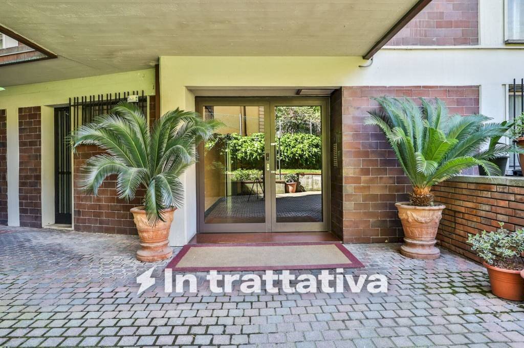 Ingresso - Appartamento via Loderingo degli Andalò, 3/2, Bologna (zona Centro Storico) - foto 1