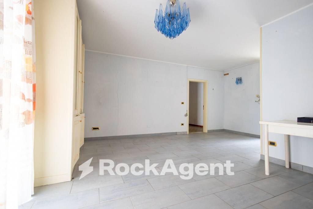 Cucina - Four-room apartment largo Giuseppe Ferragina, 4, Catanzaro - photo 3