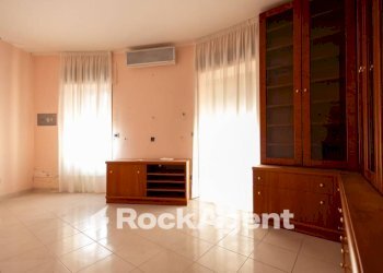 Salone - Four-room apartment largo Giuseppe Ferragina, 4, Catanzaro - photo 10