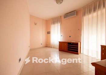 Cucina - Four-room apartment largo Giuseppe Ferragina, 4, Catanzaro - photo 11
