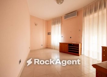 Cucina - Four-room apartment largo Giuseppe Ferragina, 4, Catanzaro - photo 11