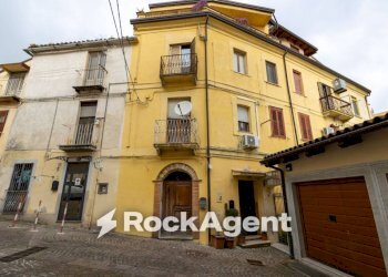 Facciata - Four-room apartment largo Giuseppe Ferragina, 4, Catanzaro - photo 29