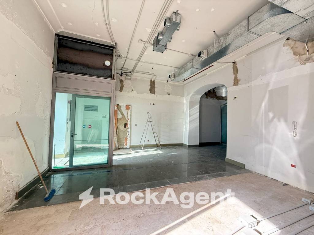 Interno non residenziale - Shop piazza Vittorio Emanuele, 18, Pietraperzia - photo 2