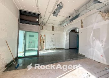 Interno non residenziale - Shop piazza Vittorio Emanuele, 18, Pietraperzia - photo 2