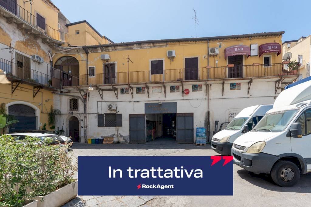 Facciata - Warehouse piazza Maravigna, 9, Catania - photo 1