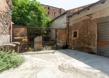 Cortile interno - Warehouse piazza Maravigna, 9, Catania - photo 34
