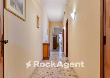 Corridoio - Four-room apartment via Roma, 25, Poggiomarino - photo 3