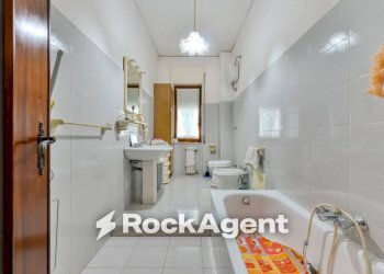 Bagno - Four-room apartment via Roma, 25, Poggiomarino - photo 13