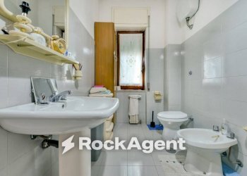 Bagno - Four-room apartment via Roma, 25, Poggiomarino - photo 14